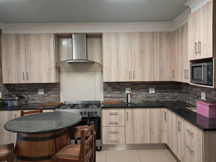 5 Bedroom Property for Sale in Rietfontein A H North West
